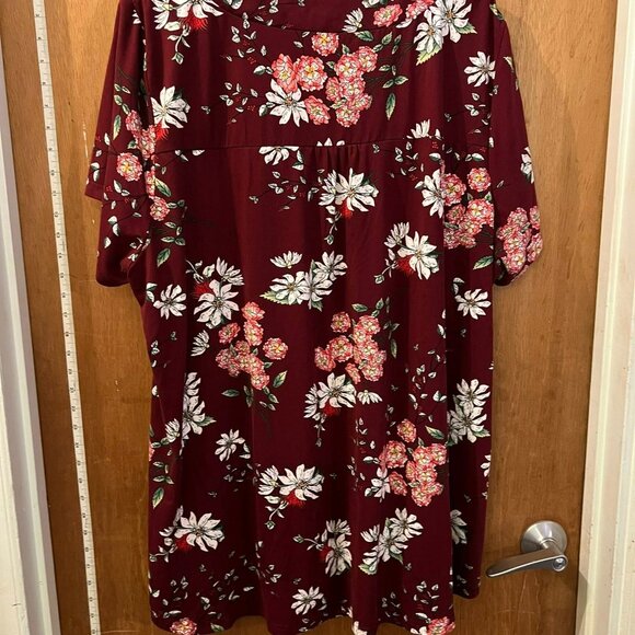 Size 4X - U.Vomade - Maroon and Pink Floral Short Sleeve Knit Pullover - Picture 4 of 7